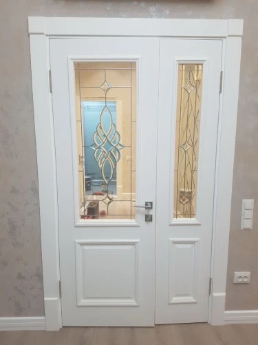 Двухстворчатая межкомнатная дверь в доме