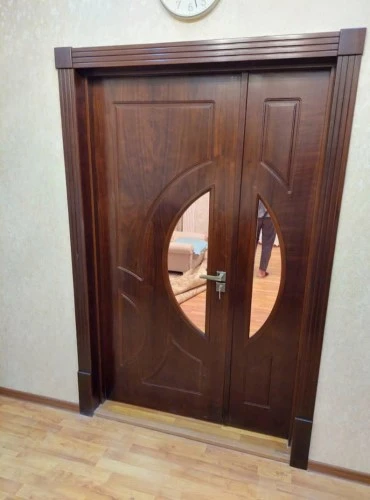 Установленая двухстворчатая дверь из МДФ